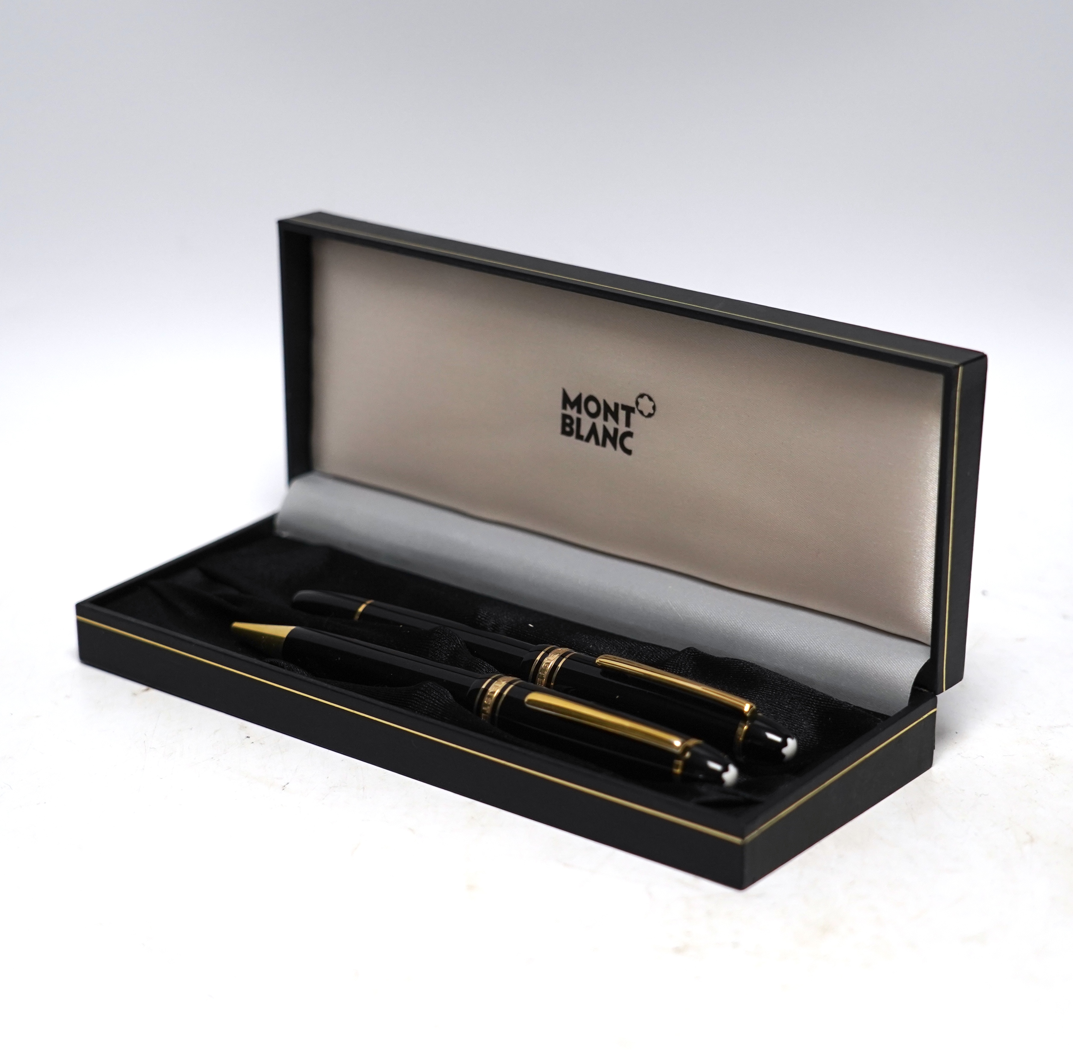 A cased Montblanc Meisterstuck fountain pen and ballpoint pen set Serial No. FO KP1048143, BP KM1040689